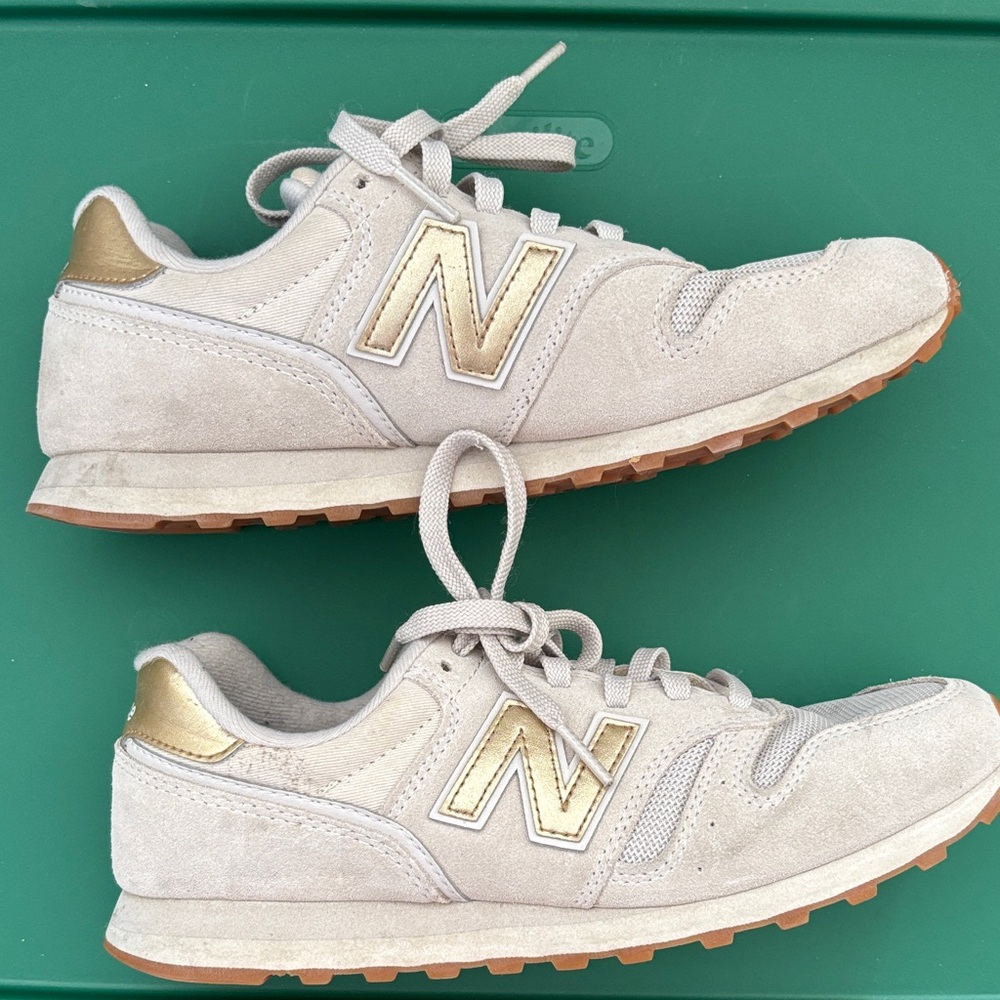 New Balance Women's Sneakers in Gold and Cream